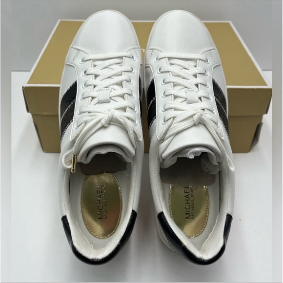 MICHAEL KORS Poppy Lace
Up Leather - Picture 3 of 8